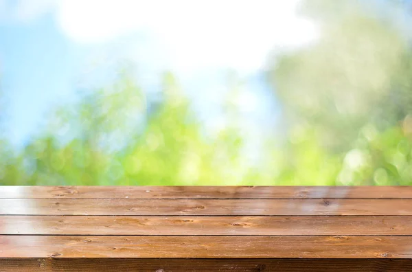 Mesa Madera Vacía Con Fondo Borroso Primavera — Foto de Stock