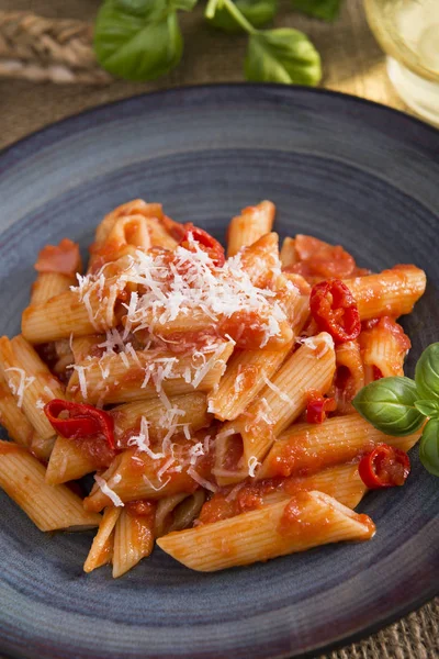 Penne Pasta Con Salsa Chile Arrabiata —  Fotos de Stock