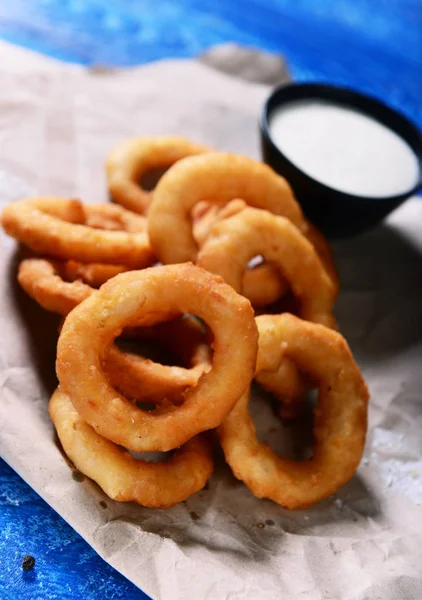 Delicioso Lanche Anéis Cebola Com Molho — Fotografia de Stock