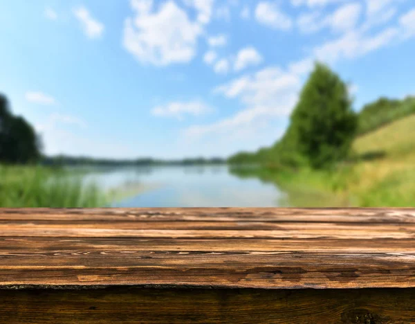 Mesa Madera Vacía Con Fondo Natural Borroso —  Fotos de Stock