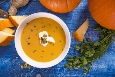 kase lezzetli ev yapımı balkabağı çorbası