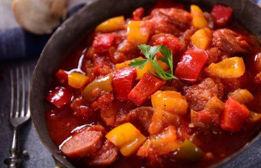 Lezzetli geleneksel Macar yemek letcho