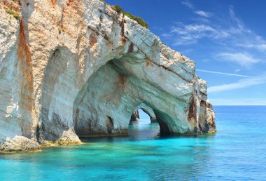 Yunanistan 'ın Zakynthos adasındaki mavi mağaralar