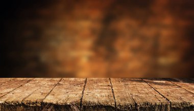 Arka plan ile boş ahşap masa