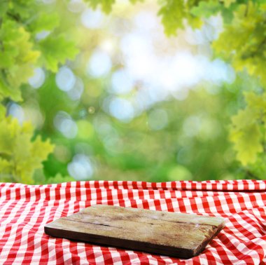 Boş tablo ürün için boş kesme tahtası ile görüntülemek monategs