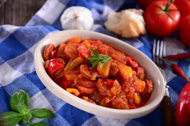 Lezzetli geleneksel Macar yemek letcho