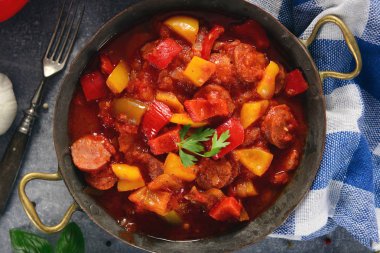 Lezzetli geleneksel Macar yemek letcho