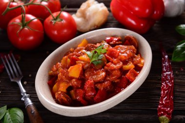 Lezzetli geleneksel Macar yemek letcho