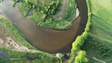 Bahar güzel doğal Nehri'nin havadan görünümü