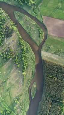 Bahar güzel doğal Nehri'nin havadan görünümü