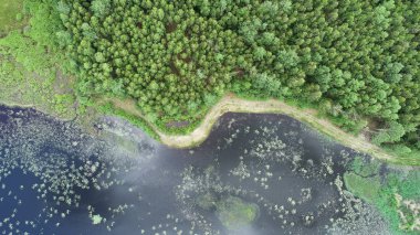 Güzel göl kıyı ile hava manzara