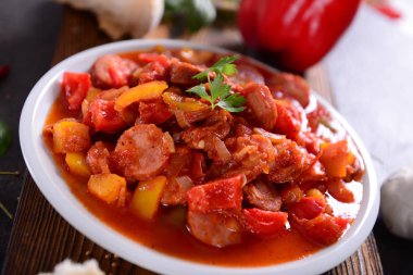 Lezzetli geleneksel Macar yemek letcho