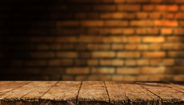 Mesa Madera Vacía Con Fondo Pared Ladrillo — Foto de Stock