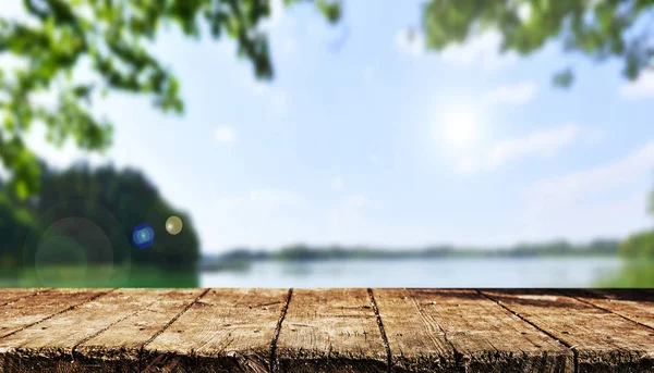 自然背景模糊的空木桌 — 图库照片
