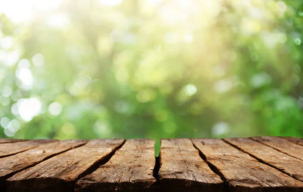 Empty Wooden Table Blurred Natural Background — Stock Photo, Image