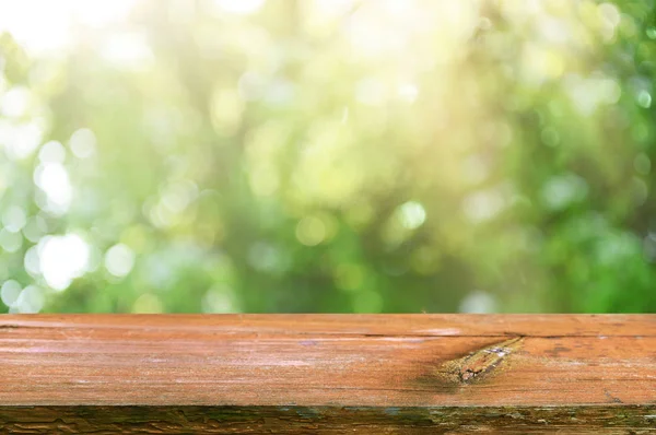 Tavolo Legno Vuoto Con Sfondo Naturale Sfocato — Foto Stock