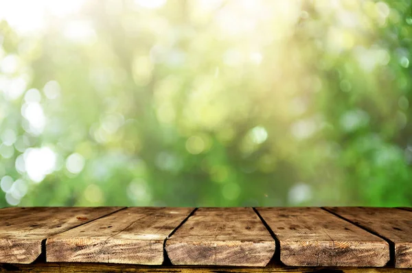 Mesa Madera Vacía Con Fondo Natural Borroso —  Fotos de Stock