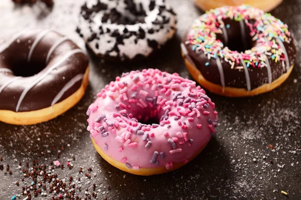 Nahaufnahme Von Süßen Und Schmackhaften Donuts — Stockfoto