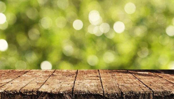 Leerer Holztisch Mit Verschwommenem Hintergrund — Stockfoto