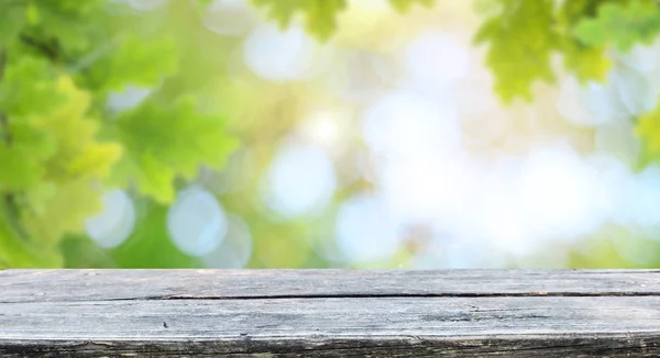 Leerer Holztisch Mit Unscharfem Natürlichen Hintergrund — Stockfoto