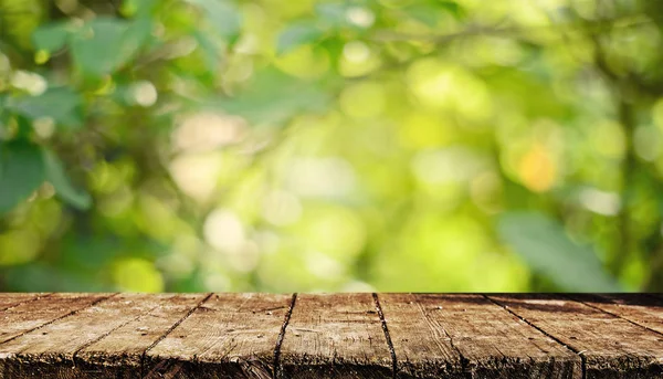 Mesa Madera Vacía Con Fondo Natural Borroso —  Fotos de Stock