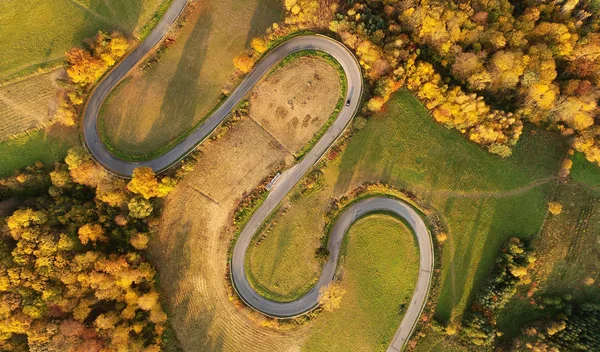 Aerial Krajobraz Wietrznych Dróg Jesiennej Scenerii — Zdjęcie stockowe