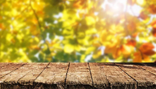 Mesa Madera Vacía Con Fondo Natural Borroso — Foto de Stock