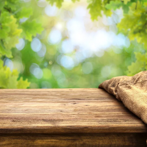 Mesa Madera Vacía Con Fondo Natural Borroso — Foto de Stock