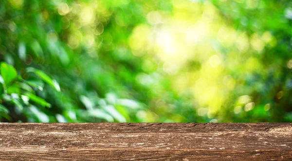 Mesa Madera Vacía Con Fondo Borroso Primavera —  Fotos de Stock