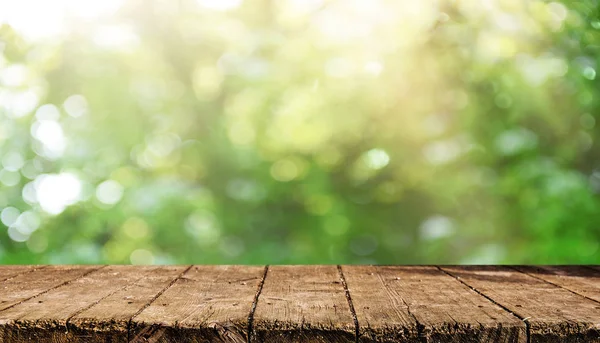 Mesa Madera Vacía Con Fondo Natural Borroso —  Fotos de Stock