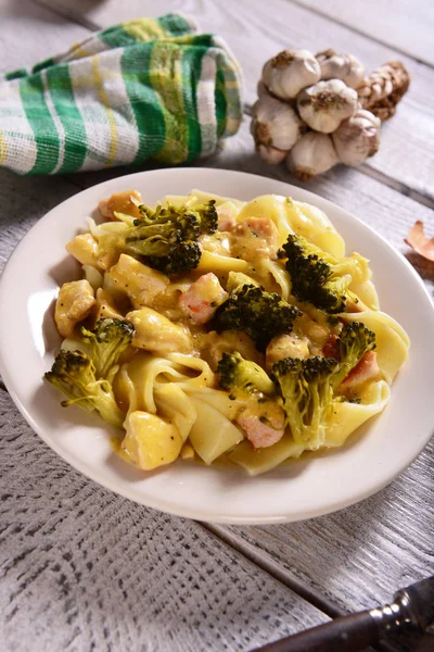 Pasta Con Brócoli Pollo Con Salsa Queso — Foto de Stock