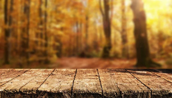 背景がぼやけ Natrural 空の木製テーブル — ストック写真