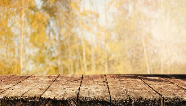 Mesa Madera Vacía Con Fondo Natural Borroso —  Fotos de Stock