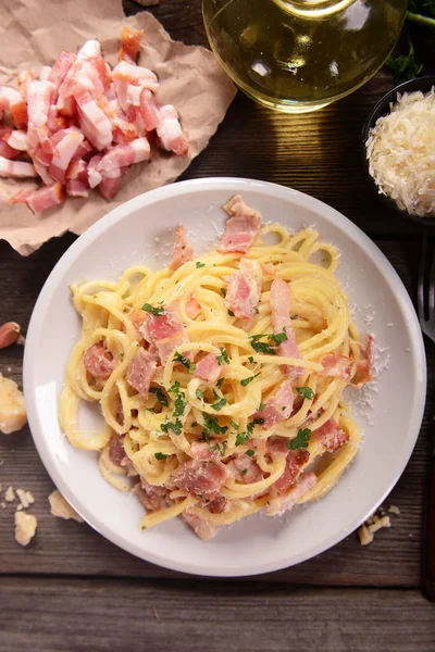 Köstliche Hausgemachte Carbonara Pasta Teller — Stockfoto