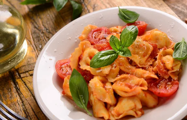 Traditional Italian Dish Tortellini Tomato Sauce — Stock Photo, Image