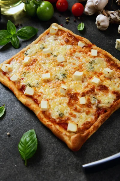 Deliciosa Pizza Casera Cuatro Quesos — Foto de Stock