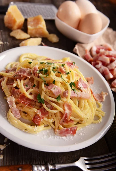 Pyszne Domowe Carbonara Makaron Płycie — Zdjęcie stockowe