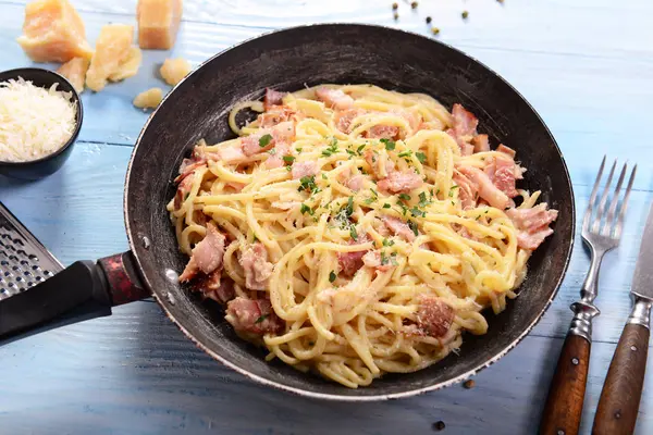 Vynikající Tradiční Italské Jídlo Špagety Carbonara — Stock fotografie