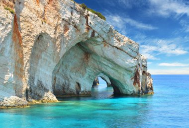 Yunanistan 'ın Zakynthos adasındaki mavi mağaralar