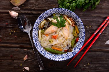 Pho çorbası - Asya geleneksel çanak