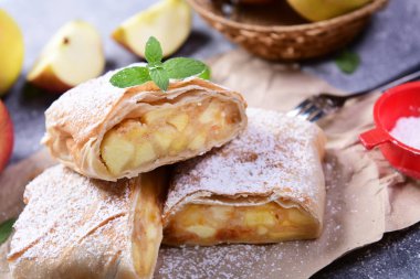 Lezzetli ev yapımı elma pasta görünümü kadar yakın