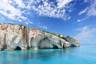 Yunanistan 'ın Zakynthos adasındaki mavi mağaralar