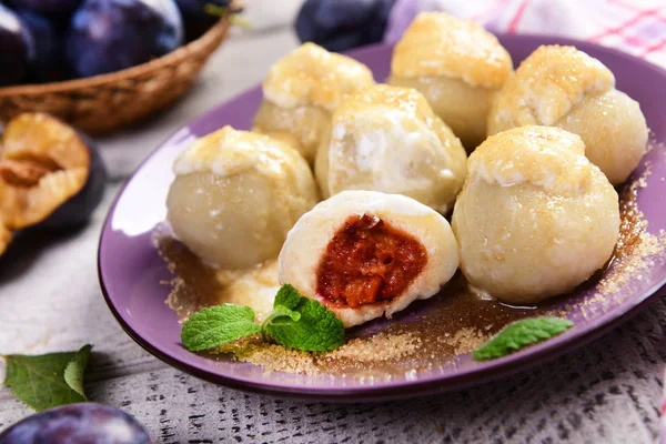 Deliziosi Gnocchi Fatti Casa Ripieni Prugne — Foto Stock