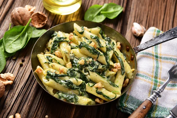 Penne Pasta Spinach Gorgonzola Cheese Walnuts — Stock Photo, Image