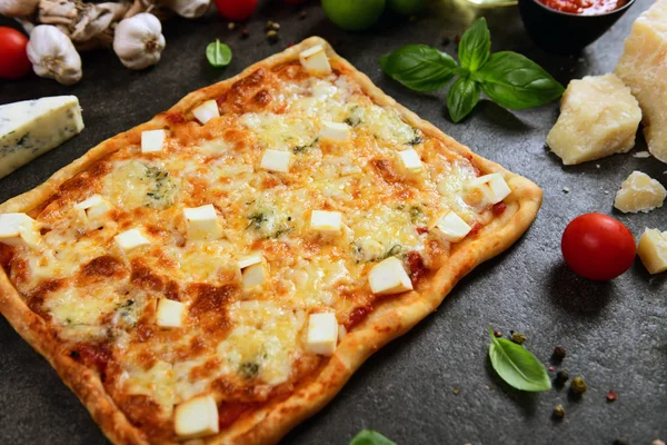 Deliciosa Pizza Casera Cuatro Quesos — Foto de Stock