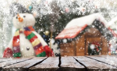 Noel arka plan ile boş ahşap masa