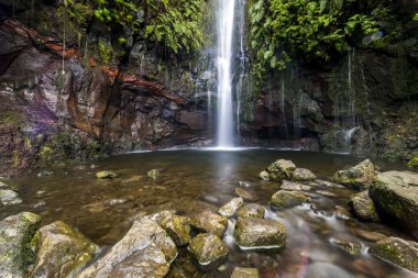 Madeira Adası - 25 fontes şelale peyzaj