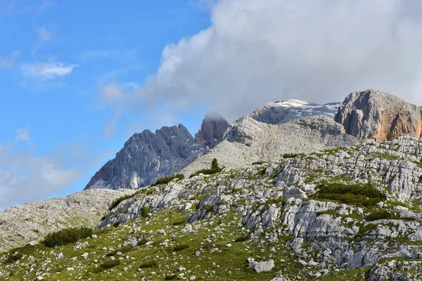 Schöne Landschaft Der Italienischen Alpen Bei Sonnigem Tag — Stockfoto