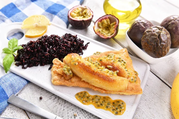 Haarstaart Met Bananen Passievruchten Traditionele Madeira Schotel — Stockfoto