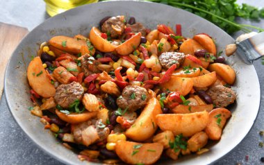 Pan et parçaları ile sebze